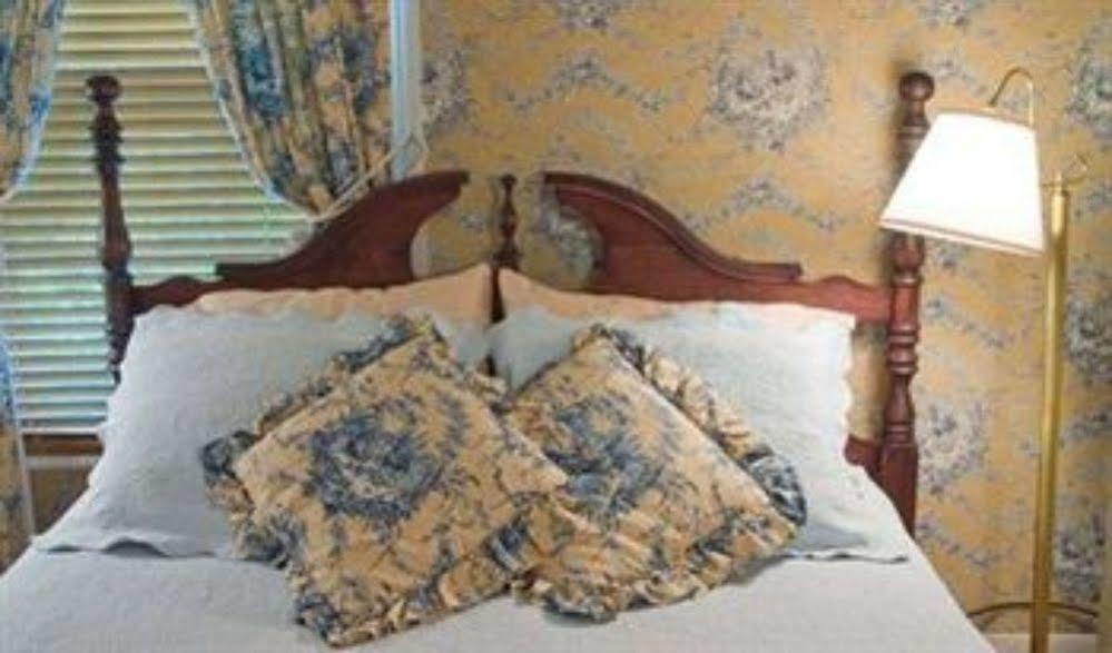 The Red Hook Country Inn, An "Old Rhinebeck" Bed & Breakfast Exterior foto